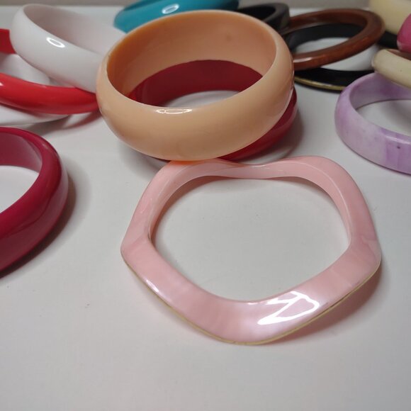 Lot Of 16 Vintage Plastic Bangles Variety Bracelet Lot Assorted Bracelet Bundle - Picture 9 of 14